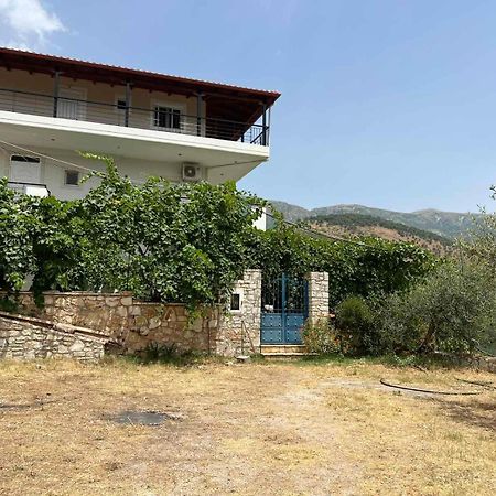 Apartments Aneta'S House Himare Esterno foto