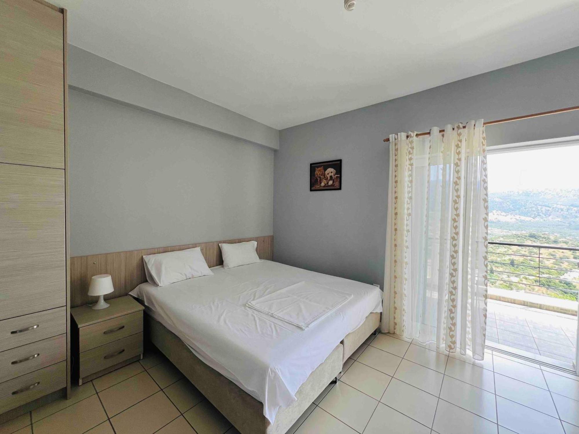 Apartments Aneta'S House Himare Esterno foto