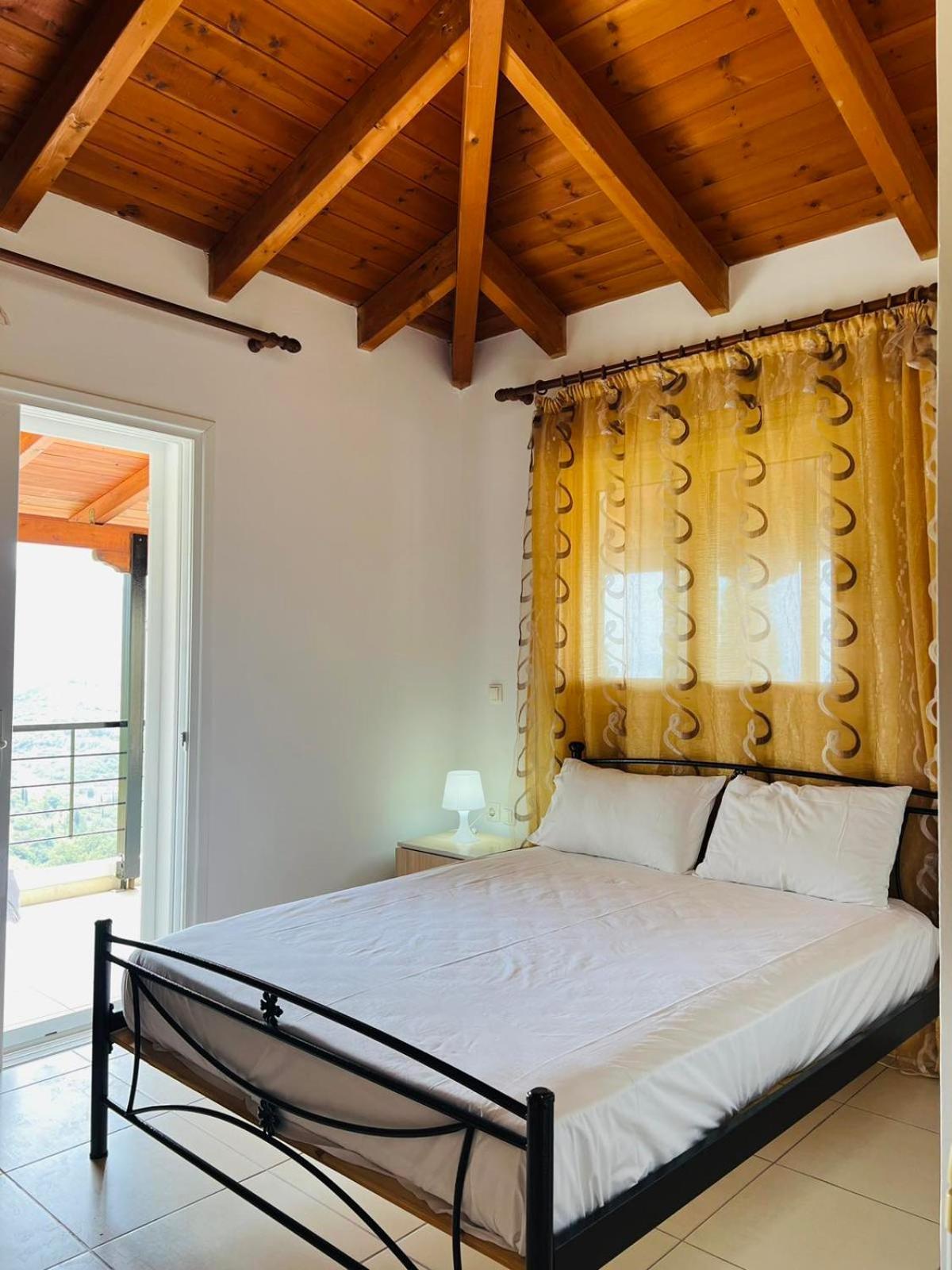 Apartments Aneta'S House Himare Esterno foto