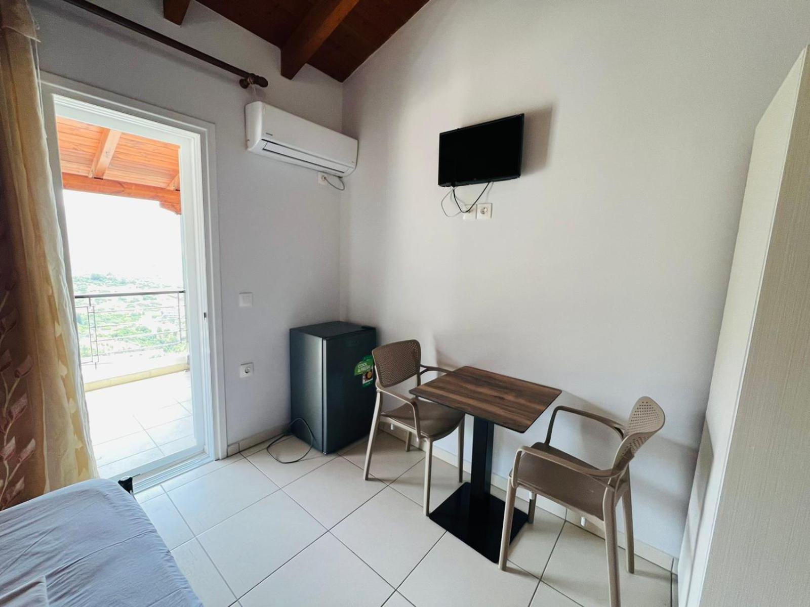 Apartments Aneta'S House Himare Esterno foto