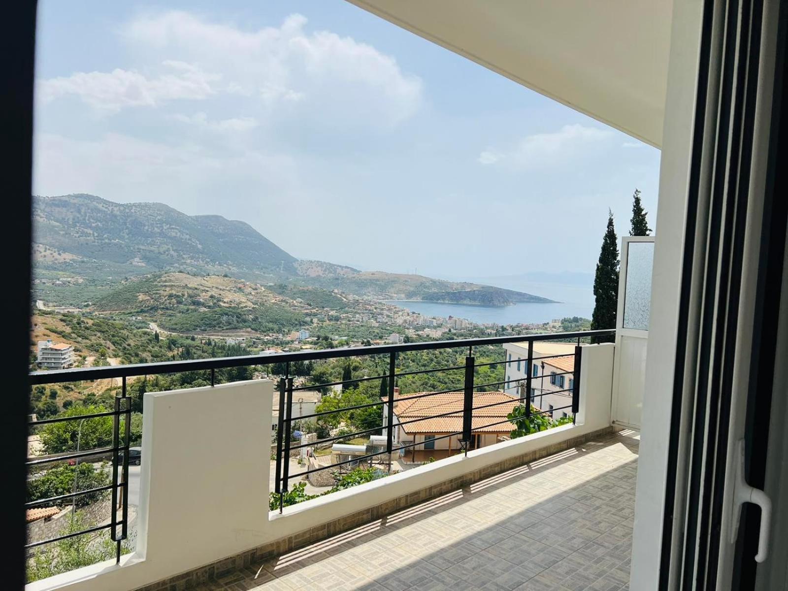 Apartments Aneta'S House Himare Esterno foto